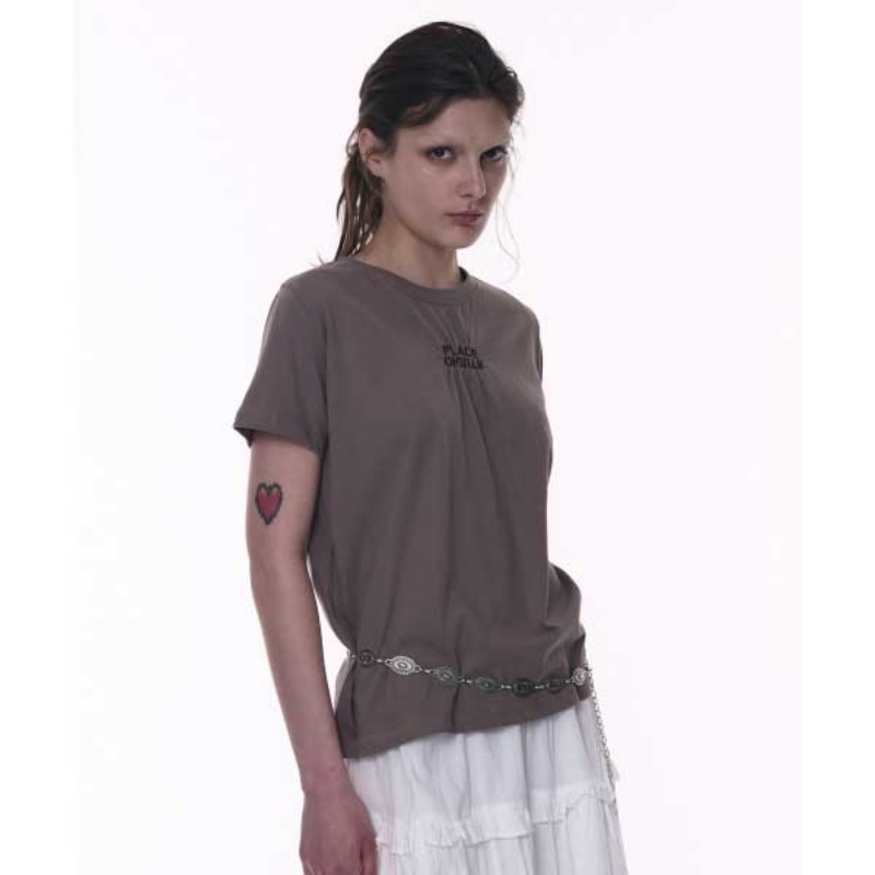 Place Studio) Shirring Place Studio Embroidery Round Short-Sleeved T-shirt (BROWN)